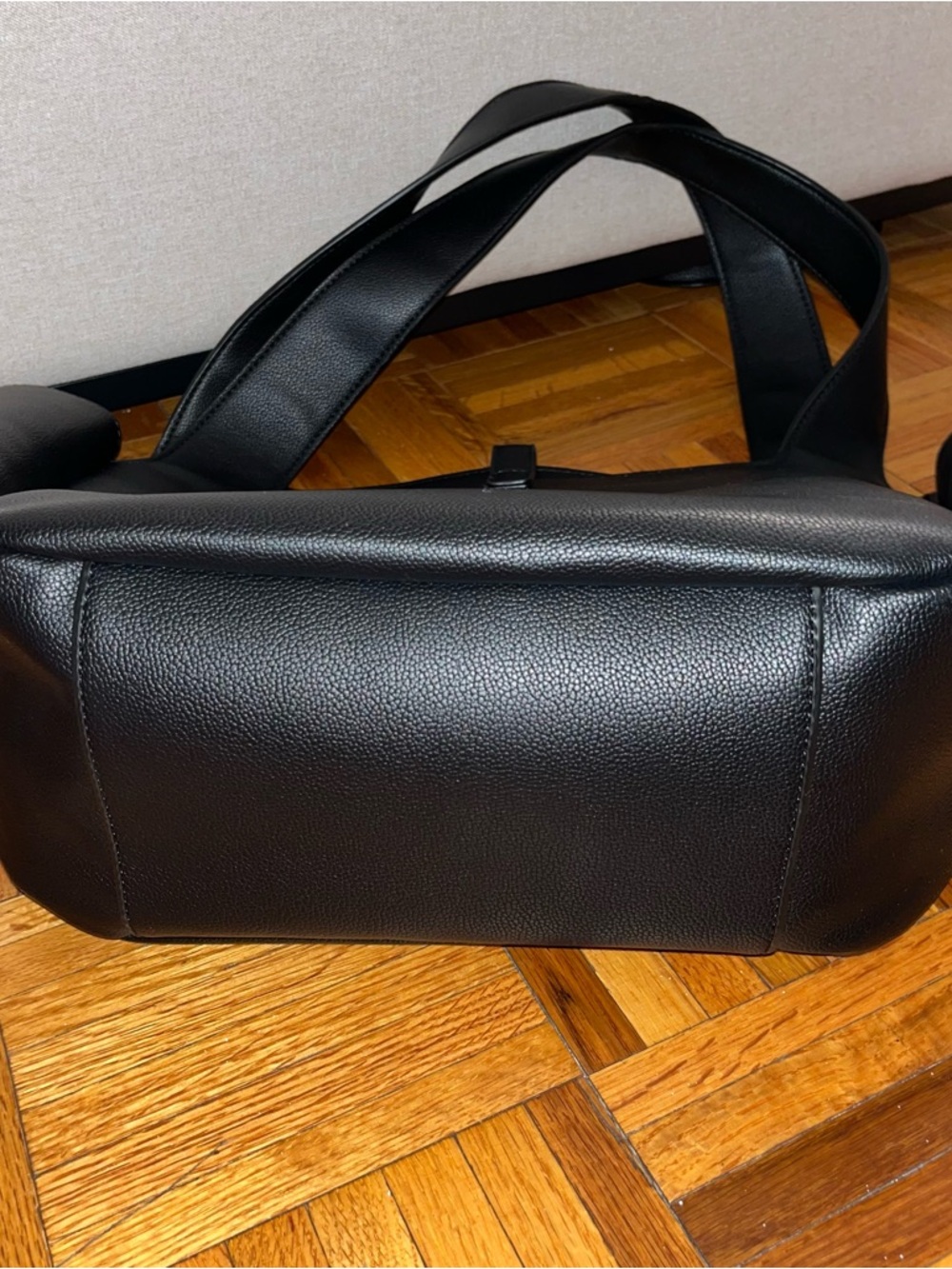 Bea Black Leather Tote Bag with Gold YSL Logo - Picture 4 of 10
